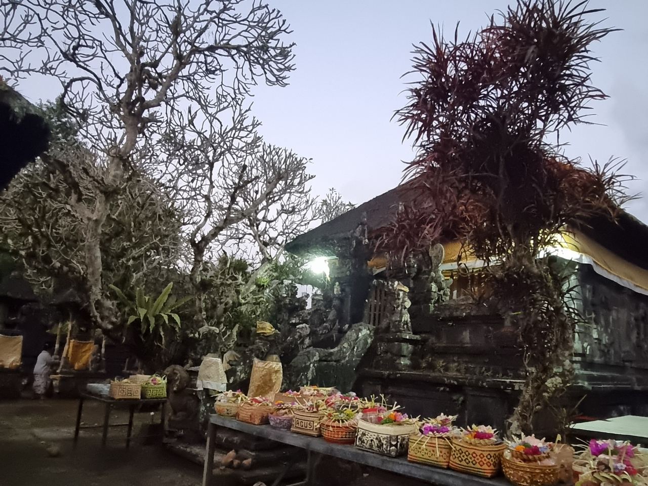 Purnama di Bali: Doa & Jalan ke Pura Muncak Sari — foto 1
